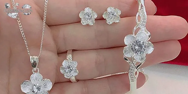 Các Loại Trang Sức Thủ Công Phổ Biến Hiện Nay