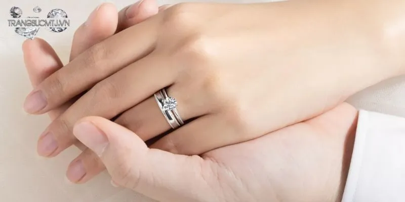 Cách chọn nhẫn theo dáng tay mũm mĩm