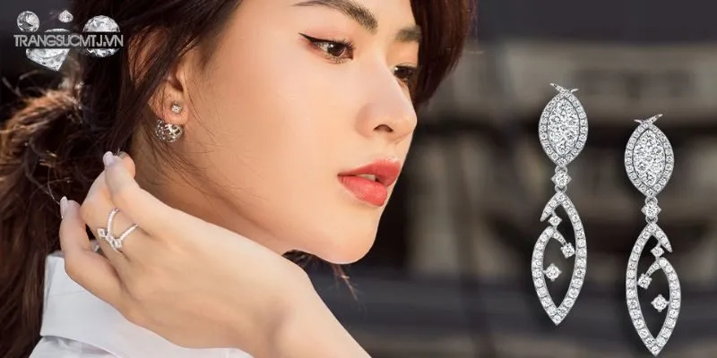 Cách chọn trang sức công sở phù hợp
