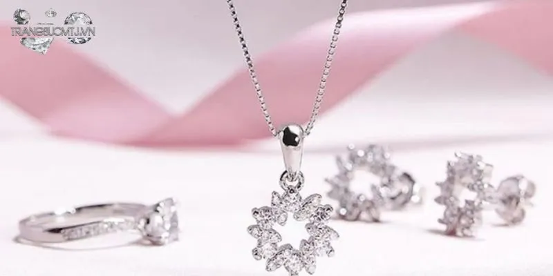 Tại Sao Trang Sức Tối Giản Lại Được Ưa Chuộng?